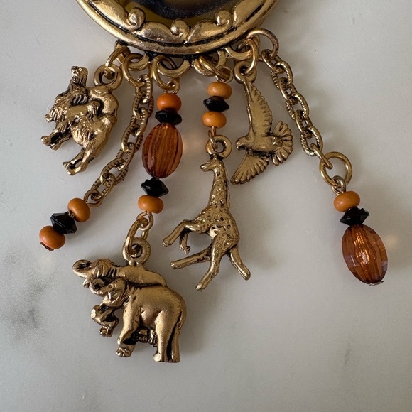 Vintage Noah’s Ark Enamel Brooch - Picture 4 of 10